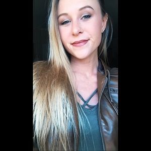 Meet your Posher, Kayla